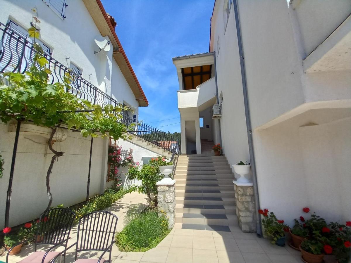 Apartment Preka Palit Екстер'єр фото